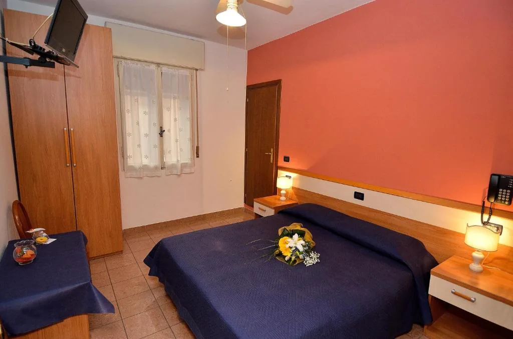 Camera Deluxe Matrimoniale/Doppia con Letti Singoli — Hotel Amba Alagi