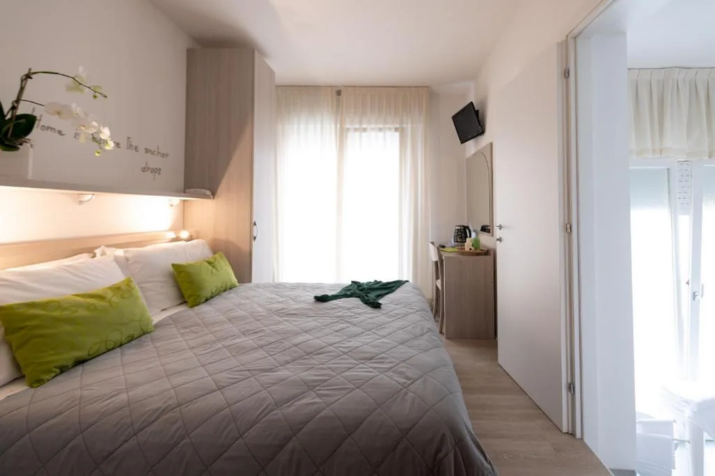 Deluxe Double or Twin Room with Sea View — Hotel Anny