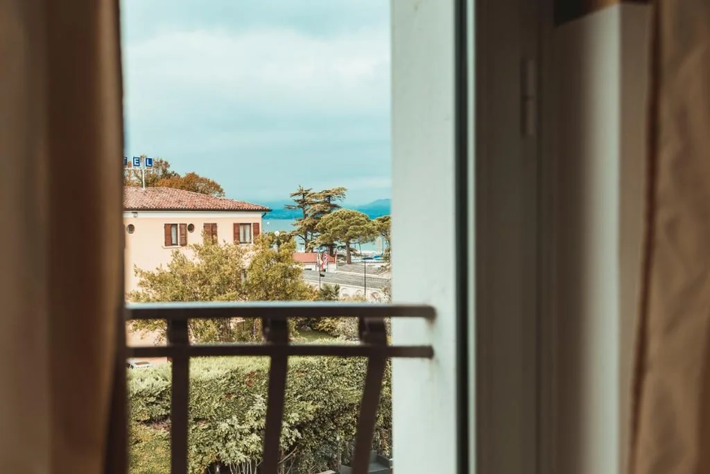 Camera Deluxe Matrimoniale/Doppia con Letti Singoli con Vista Lago — Hotel Benacus