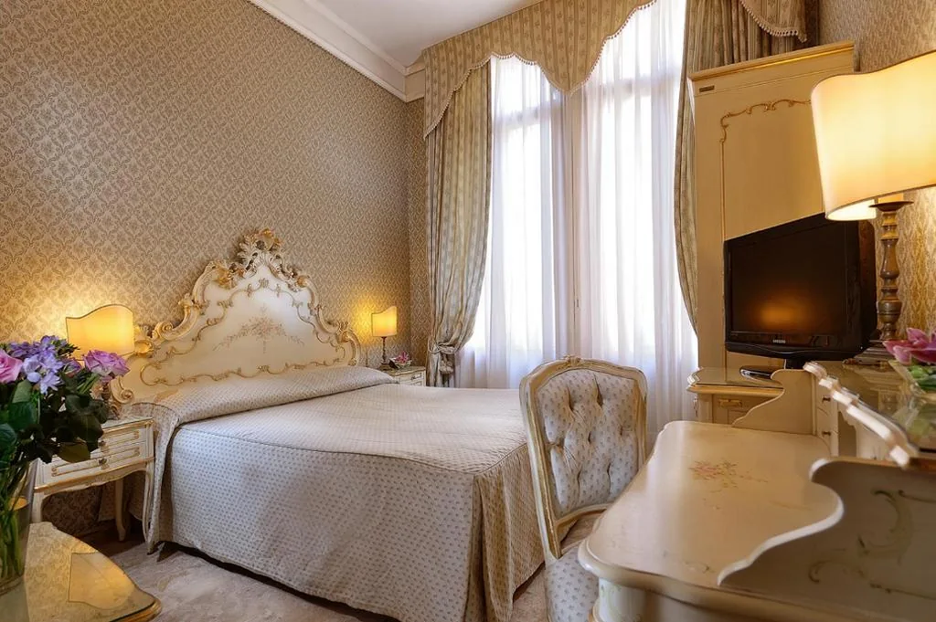 Camera Deluxe Matrimoniale/Doppia con Letti Singoli con Letto Supplementare — Hotel Canaletto