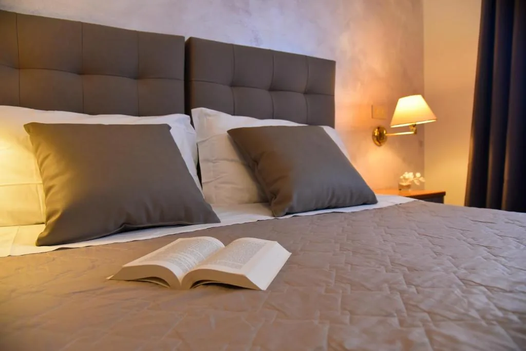Deluxe Double or Twin Room — Hotel Crystal