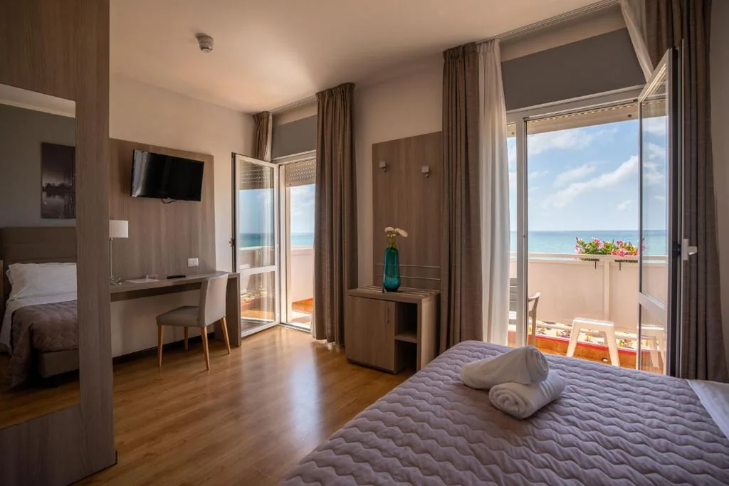 Deluxe Double or Twin Room with Sea View — Hotel Loreley