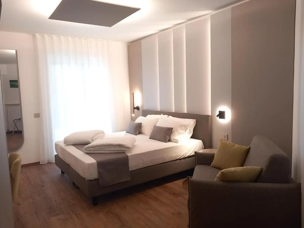 Deluxe Double or Twin Room with Balcony — Hotel Pace