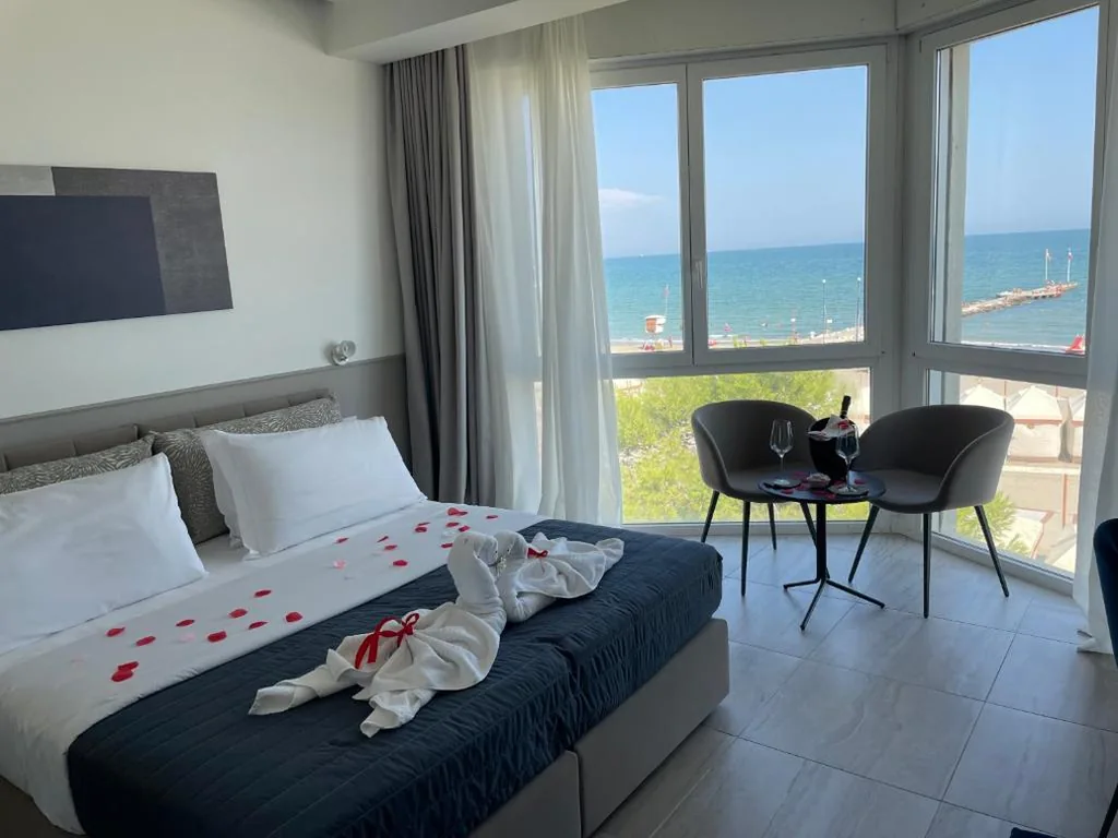 Camera Deluxe Matrimoniale/Doppia con Letti Singoli con Vista Mare — Hotel Petit Palais