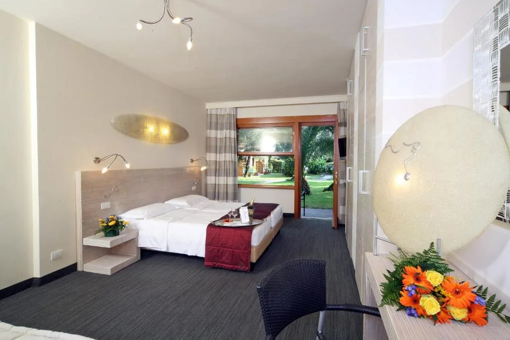 Deluxe Double or Twin Room — Hotel Sailing Center