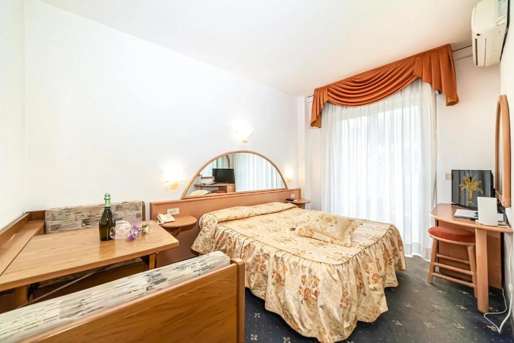 Deluxe Double or Twin Room — Hotel Villa Luisa