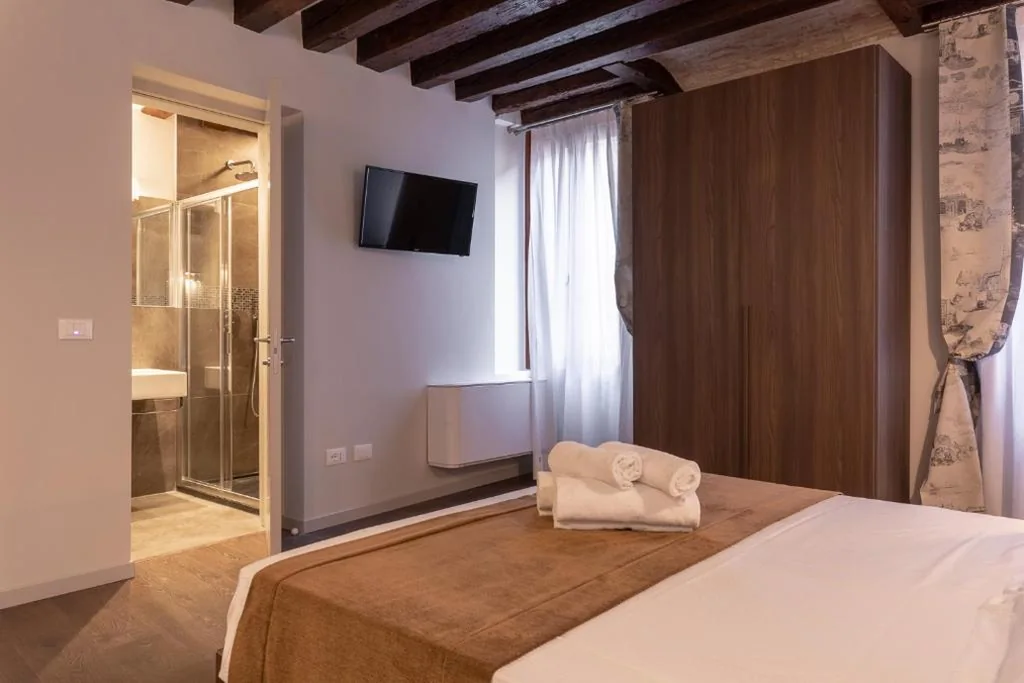 Deluxe Double or Twin Room with City View — Il Pozzo Magico