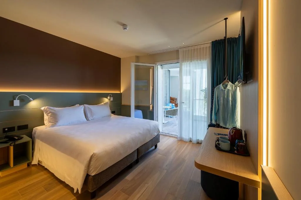 Deluxe Double or Twin Room with Garden View — Il Tridente Hotel