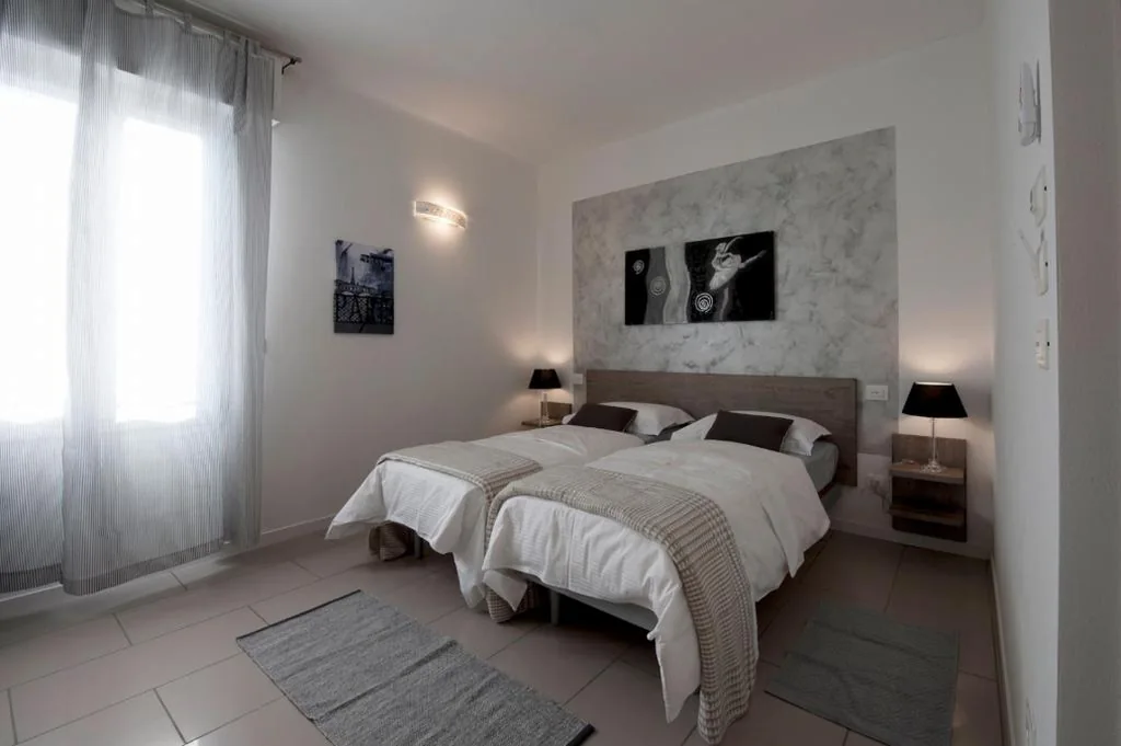 Deluxe Double or Twin Room — Le Suites – di fronte Ospedale Sacro Cuore