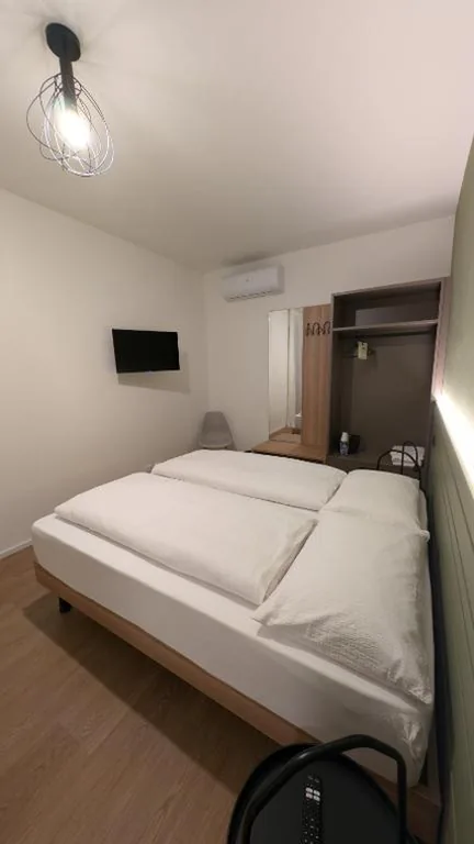 Deluxe Double or Twin Room with Balcony — Pilo2Home