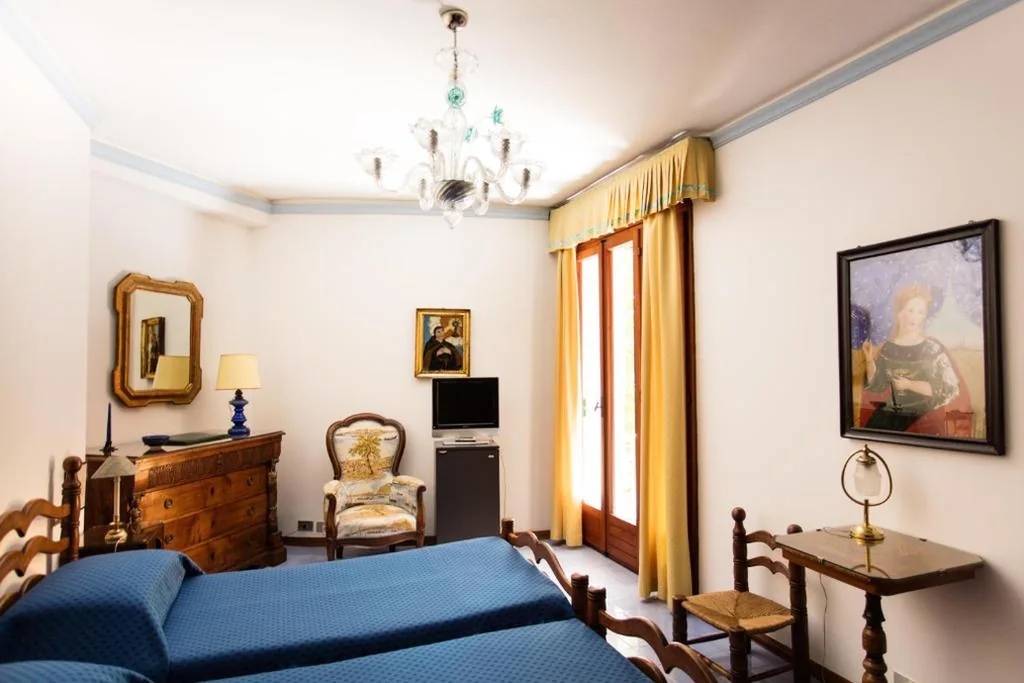 Deluxe Double or Twin Room with Balcony — Residenza d’Epoca Albergo Quattro Fontane