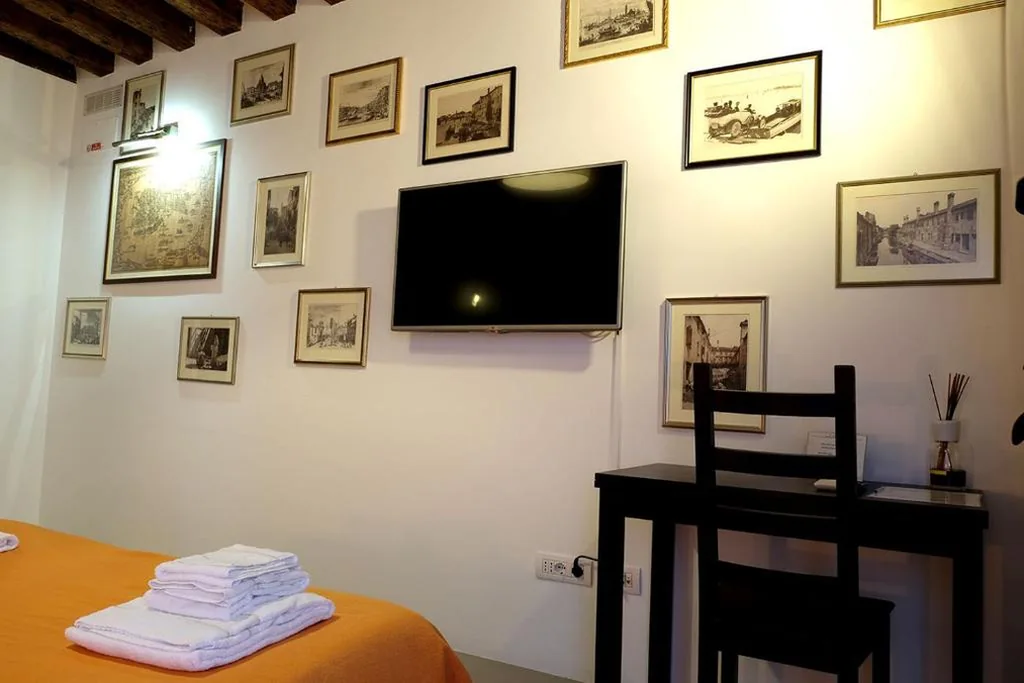Deluxe Room — Stylish Self-Contained Room & Bath in Castello between Biennale & San Marco