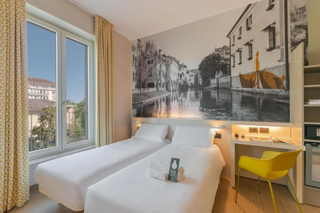 Camera Doppia con Letti Singoli — B&B Hotel Treviso