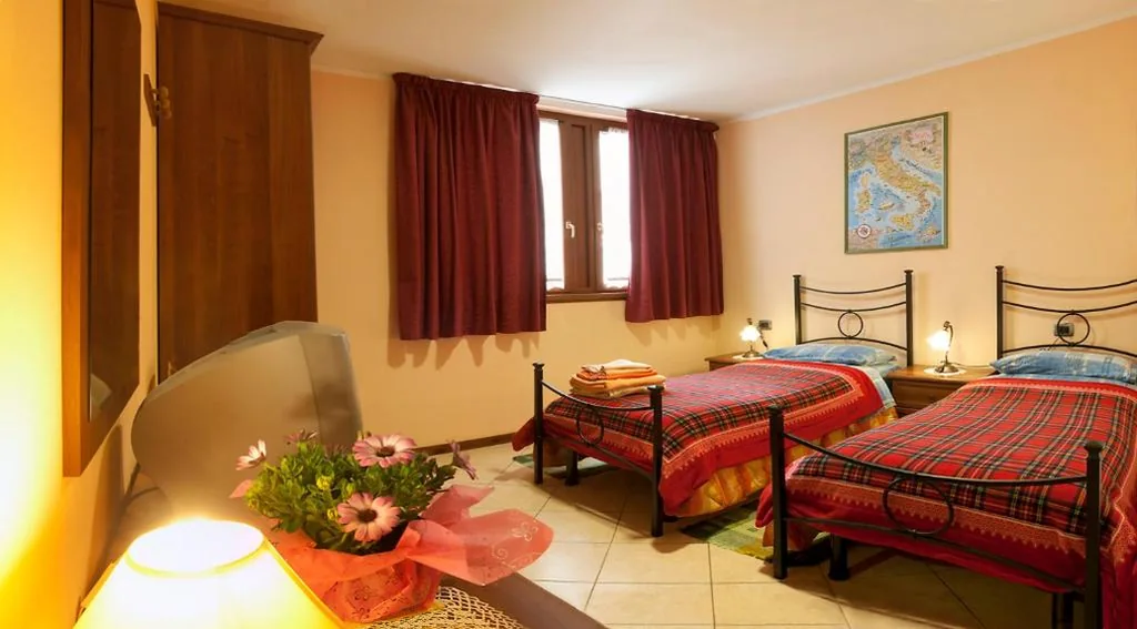 Twin Room with Extra Beds — BorgoAntico Affittacamere