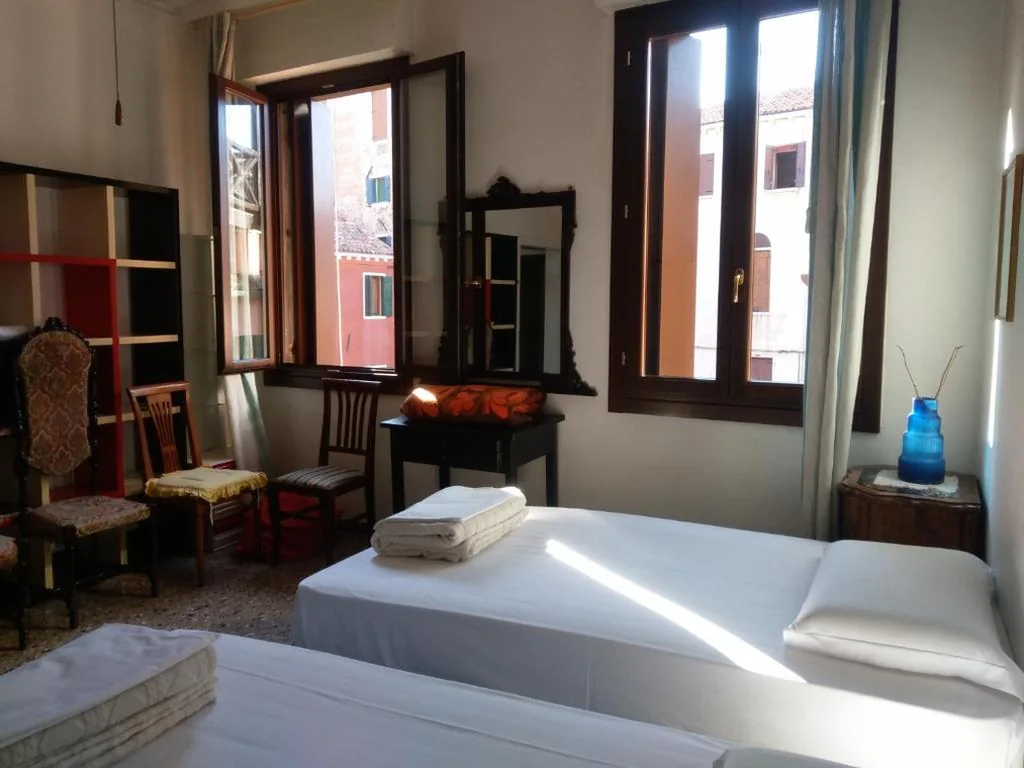 Twin Room with Shared Bathroom — Cà Widmann