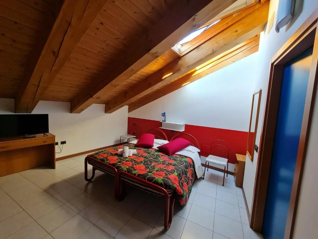 Camera Doppia con Letti Singoli con Bagno — Casa Santa Caterina e Sant Antonio