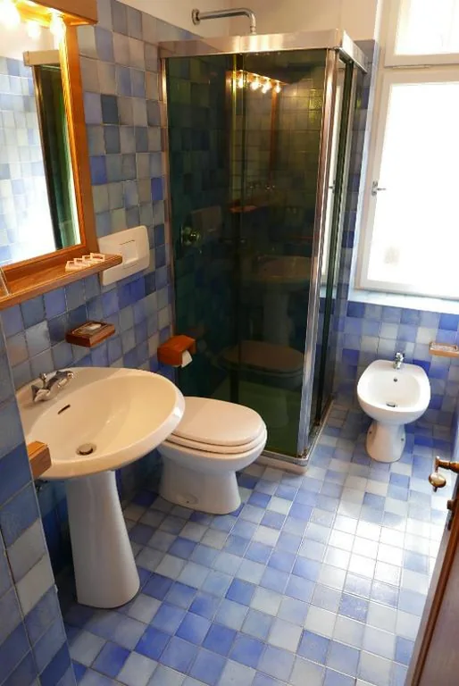 Camera Doppia con Letti Singoli con Bagno — Hotel Fiames