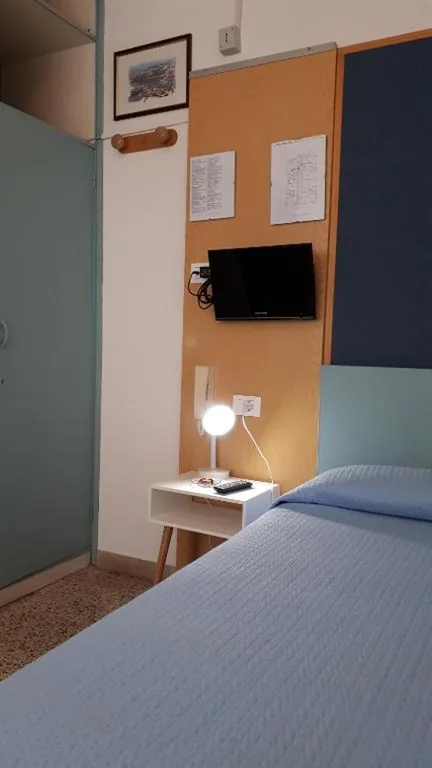 Twin Room with Bathroom — Hotel Villa Dina