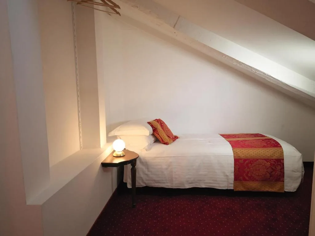 Twin Room with External Private Bathroom — Palazzo Malipiero Trevisan – Le Tre Dimore D’Epoca