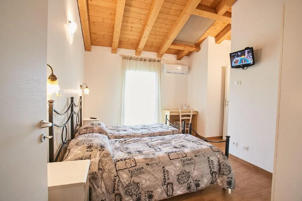 Camera Doppia con Letti Singoli con Bagno Privato — B&B Al sogno di Laura