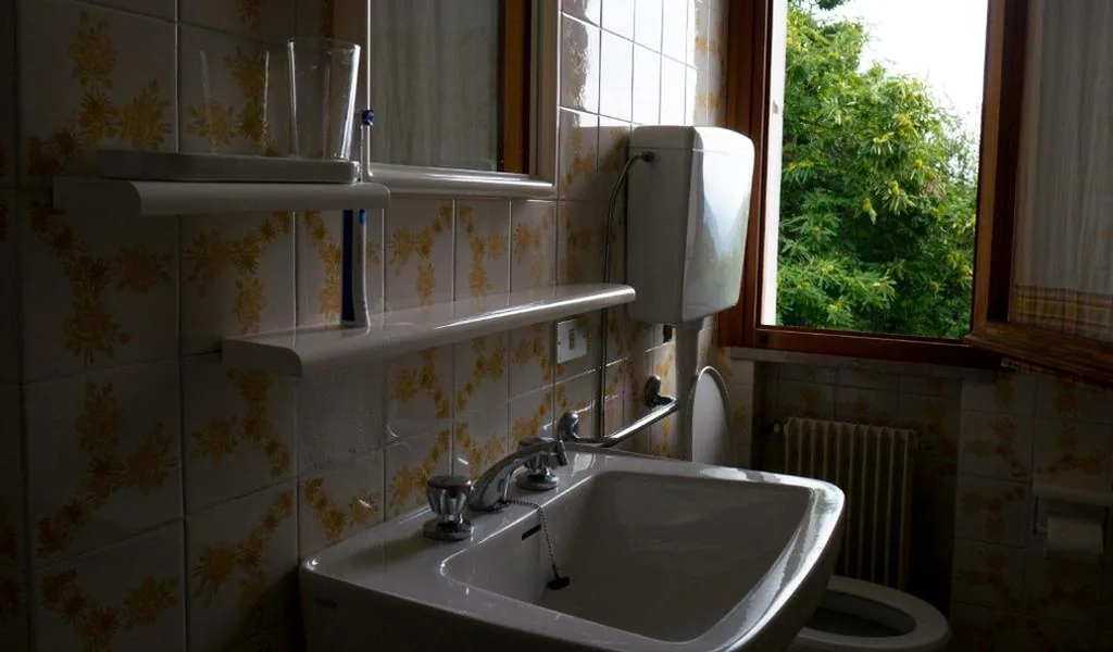 Camera Doppia con Letti Singoli con Bagno Privato — Biss Badaliss – Bed & Breakfast