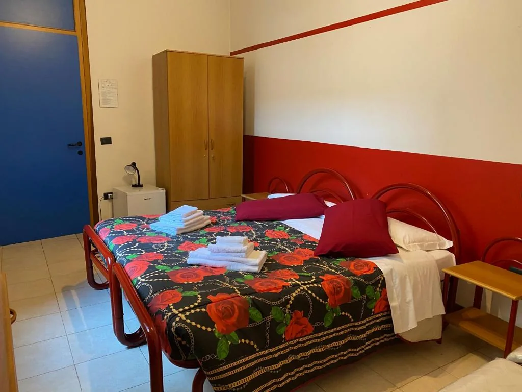 Camera Doppia con Letti Singoli con Bagno Privato — Casa Santa Caterina e Sant Antonio