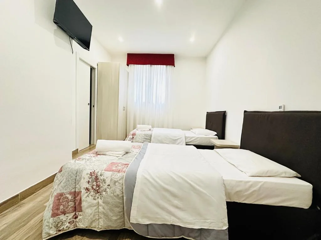 Twin Room with Private Bathroom — Dream Hub