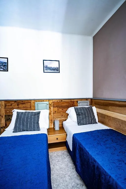 Camera Doppia con Letti Singoli con Bagno Privato — Guest House Villa Angaran San Giuseppe