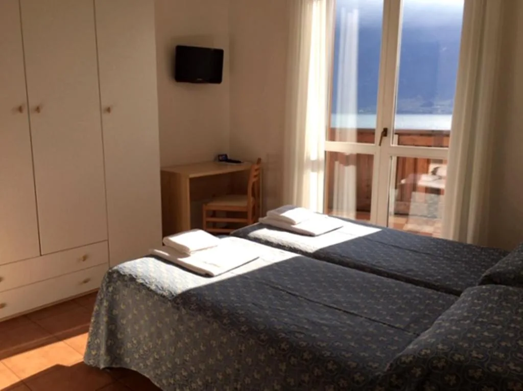 Twin Room with Private Bathroom — Hotel Castell – Montagnoli Group