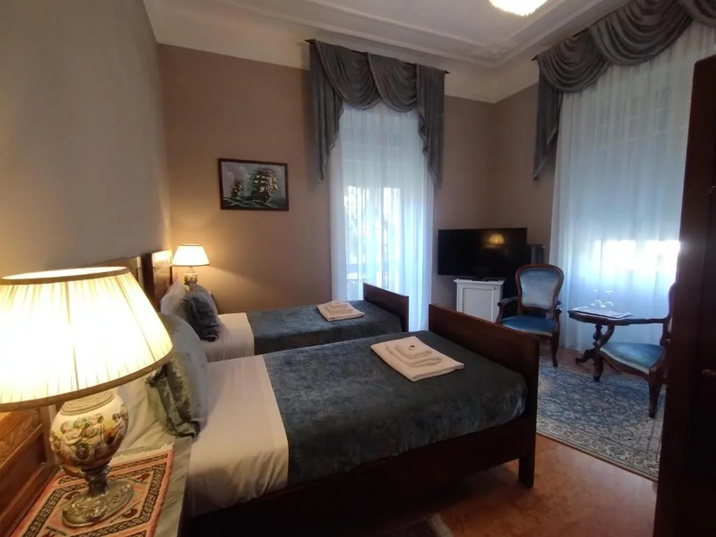 Twin Room with Private Bathroom — NOBILI LIBARDI – VILLA BASEVI