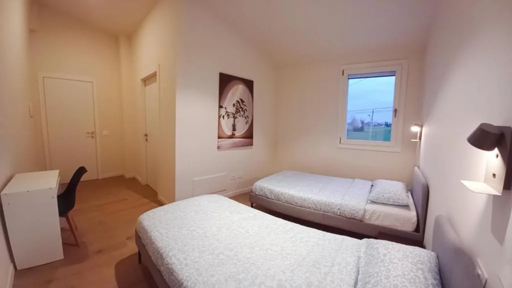 Camera Doppia con Letti Singoli con Bagno Privato — SECRET SUNSET – Brand New 2025 HOUSE