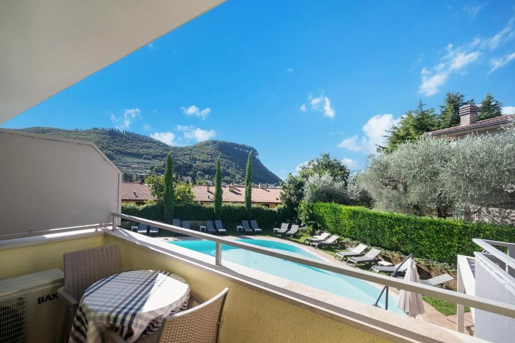 Camera Doppia con Letti Singoli con Balcone — Hotel Alessandra