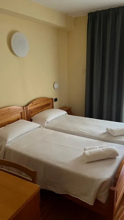 Camera Doppia con Letti Singoli con Balcone — Hotel Giotto