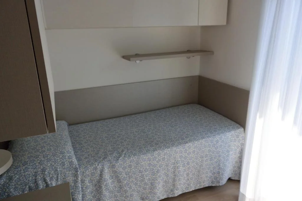 Twin Room with Balcony — Hotel Paris