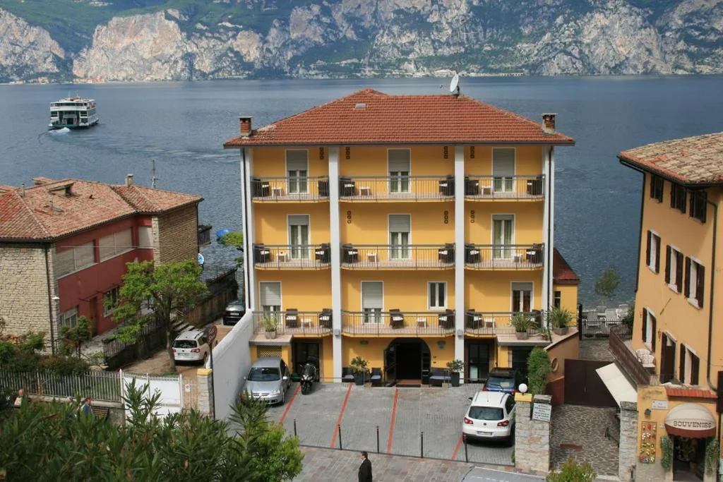 Twin Room with Balcony — Hotel Sirena