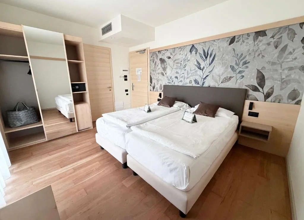 Camera Doppia con Letti Singoli con Balcone — Hotel Villa Letizia