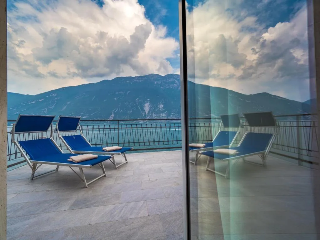 Twin Room with Terrace and Lake View — Hotel Capo Reamol