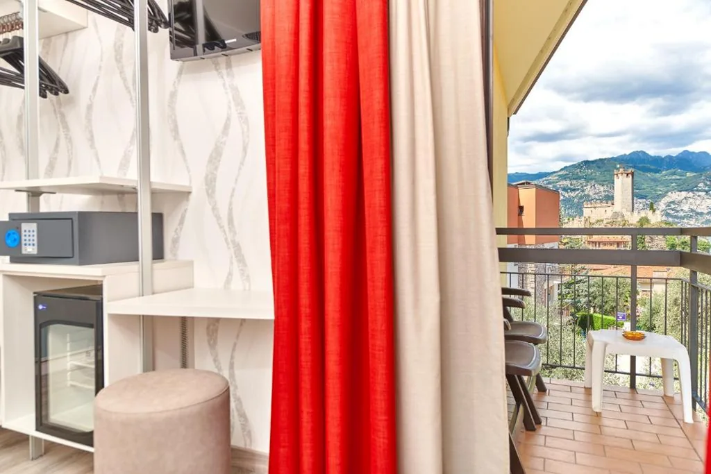 Camera Doppia con Letti Singoli con Vista Lago — Hotel Catullo
