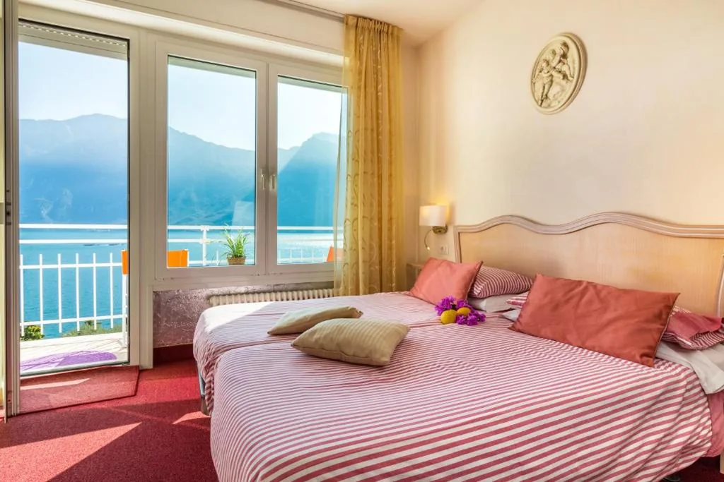 Camera Doppia con Letti Singoli con Vista Lago — Hotel Riviera Panoramic Green Resort