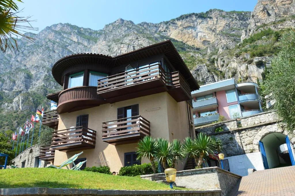 Camera Doppia con Letti Singoli con Vista Lago — Surf Hotel Pier – Montagnoli Group