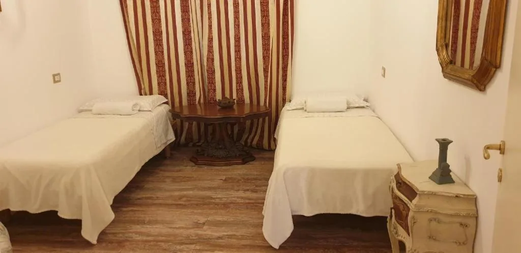 Twin Room with Shared Bathroom — Ciao Verona Bed and Kitchen