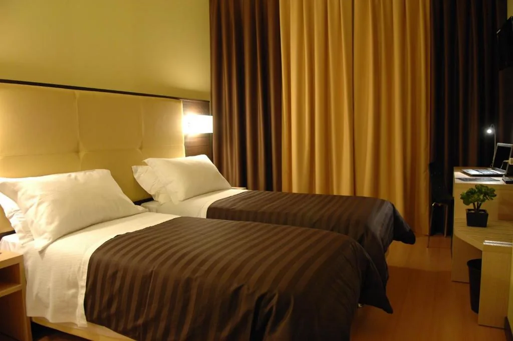 Camera Doppia con Letti Singoli — Hotel Alverì
