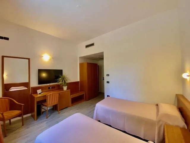 Camera Doppia con Letti Singoli — Hotel Garibaldi