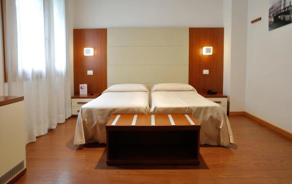 Twin Room — Hotel Mezzaluna