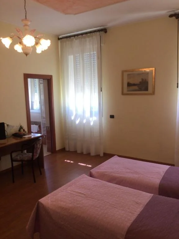 Spacious Twin Room — Villa Dei Dogi
