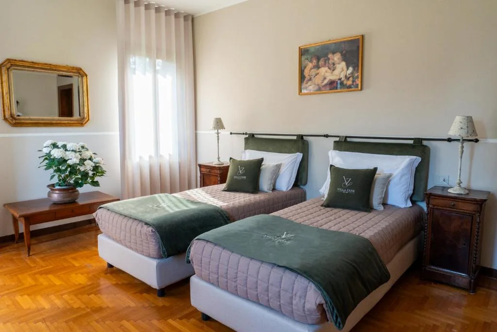 Spacious Twin Room — Villa Zane