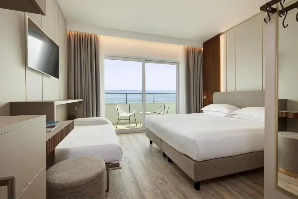 Camera Doppia con Letto Supplementare e Vista Mare - Piano Alto — Adriatic Palace Hotel