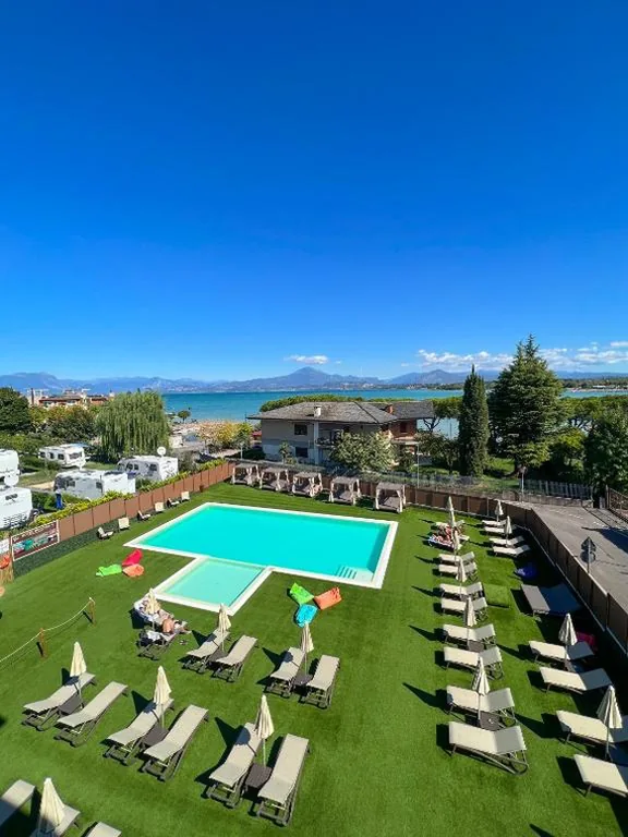 Camera Doppia Deluxe con Vista Frontale sul Lago — Hotel Puccini