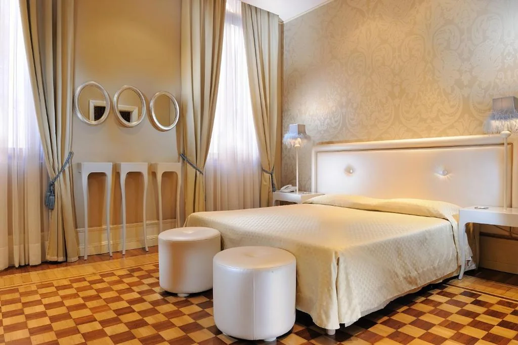 Exclusive Double Room with Canal View — Hotel Ai Due Principi
