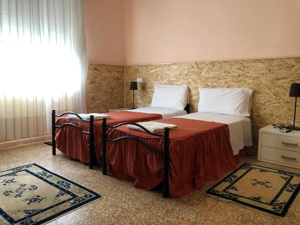 Economy Double Room with Twin Beds and Shared Bathroom — Venice Treviso Airport Bed